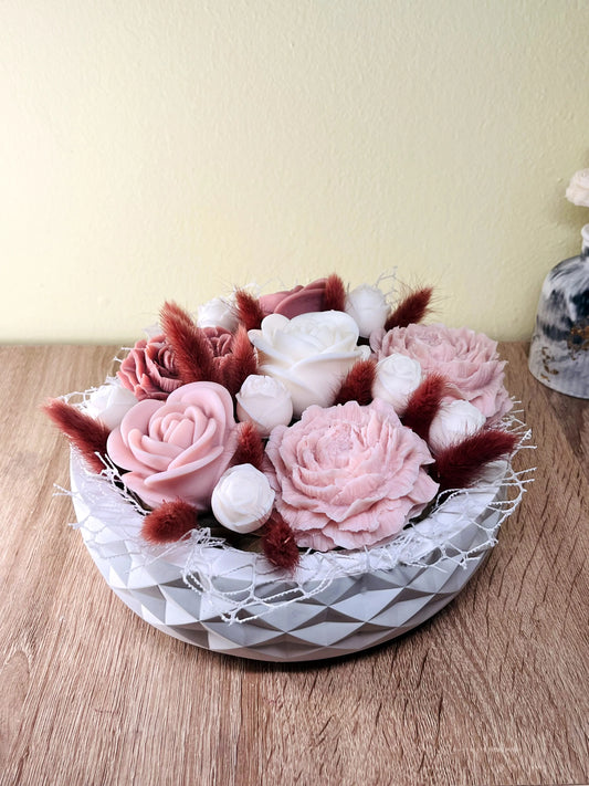 Μπουκέτο κεριών με μπεζ, καφέ και λευκά λουλούδια