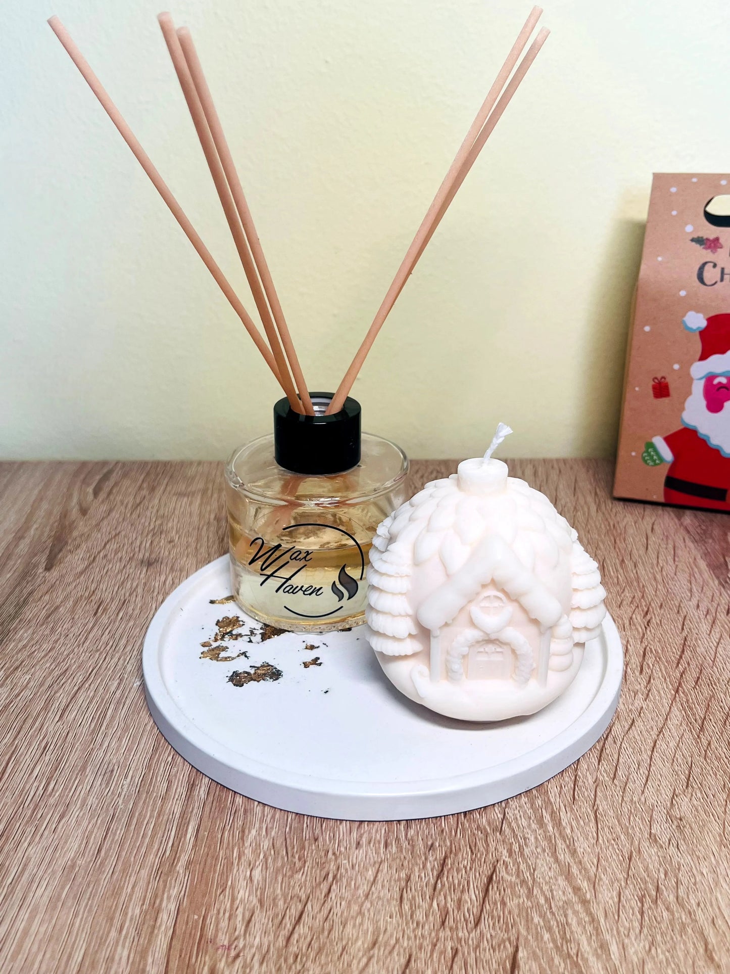 Χειροποίητος πορσελάνινος δίσκος με diffuser και Χριστρουγεννιάτικη μπάλα κεριού