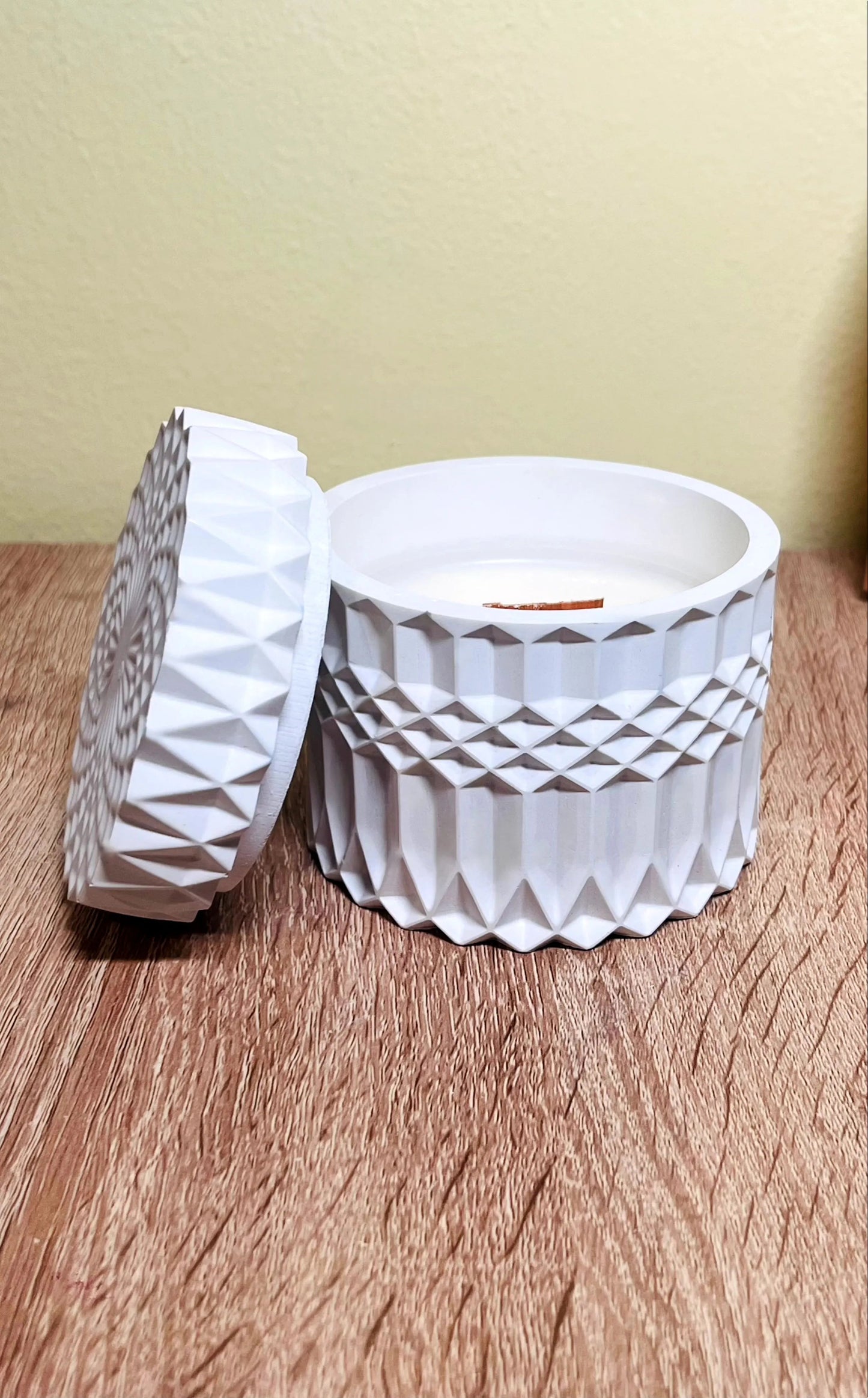 Χειροποίητο πορσελάνινο ποτήρι με καπάκι και αρωματικό κερί σόγιας