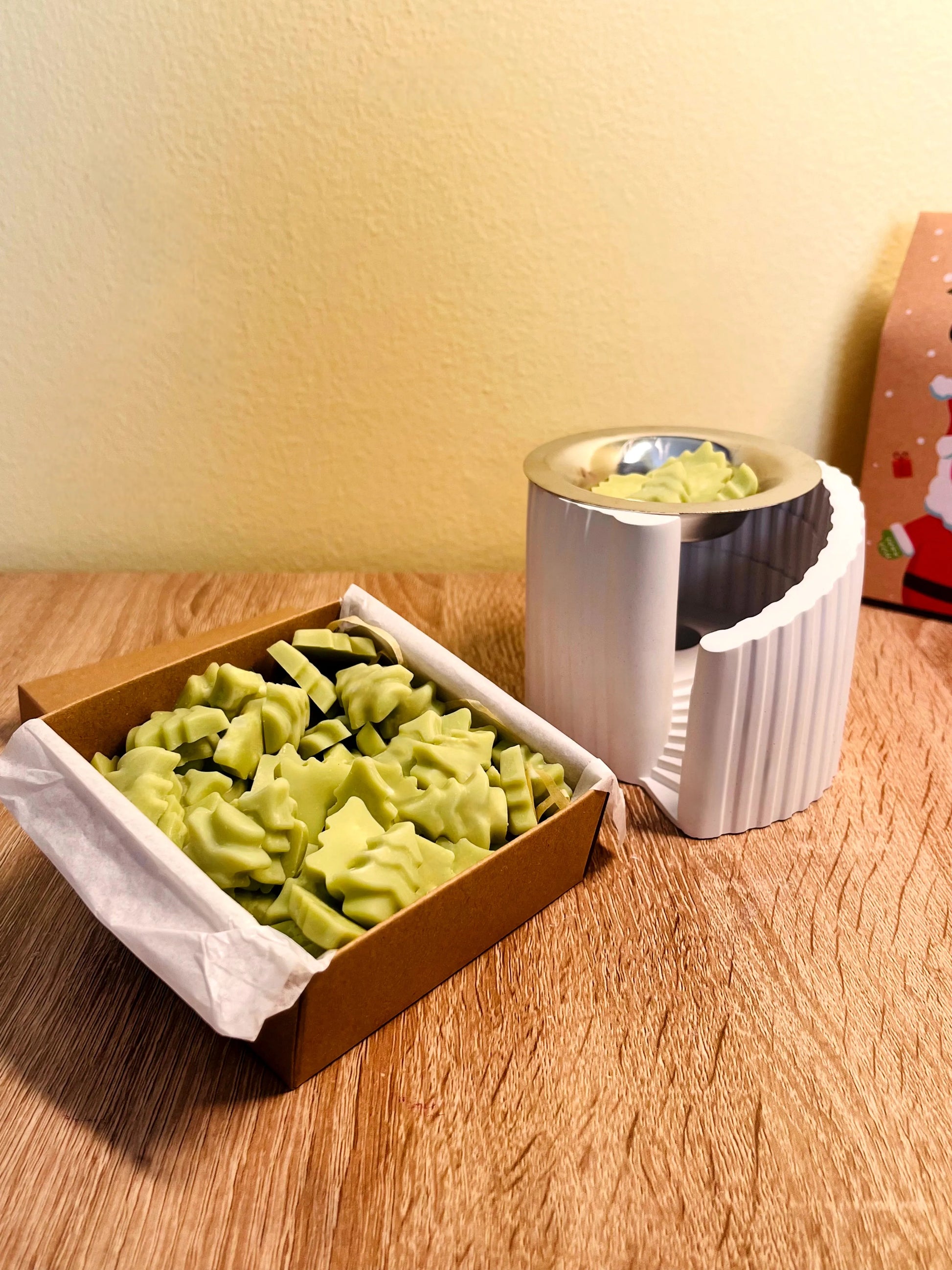 Χειροποίητος καυστήρας και wax melts δεντράκια