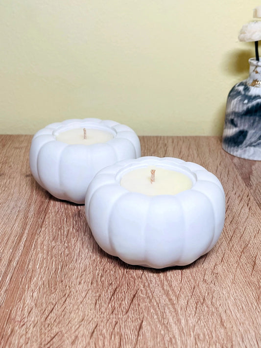 Κεριά σόγιας σε χειροποίητες πορσελάνινες κολοκύθες