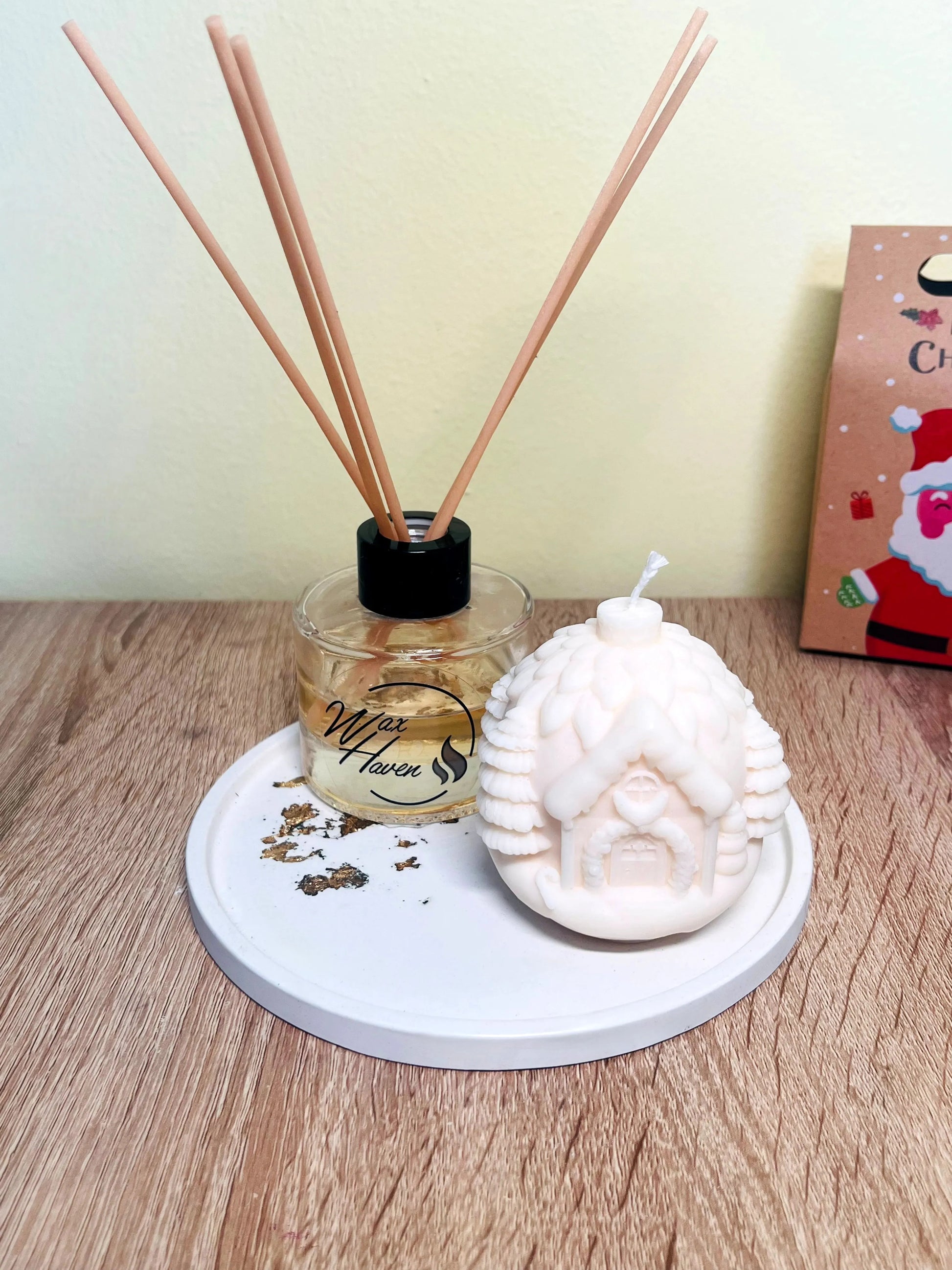 Χειροποίητος πορσελάνινος δίσκος με diffuser και Χριστρουγεννιάτικη μπάλα κεριού