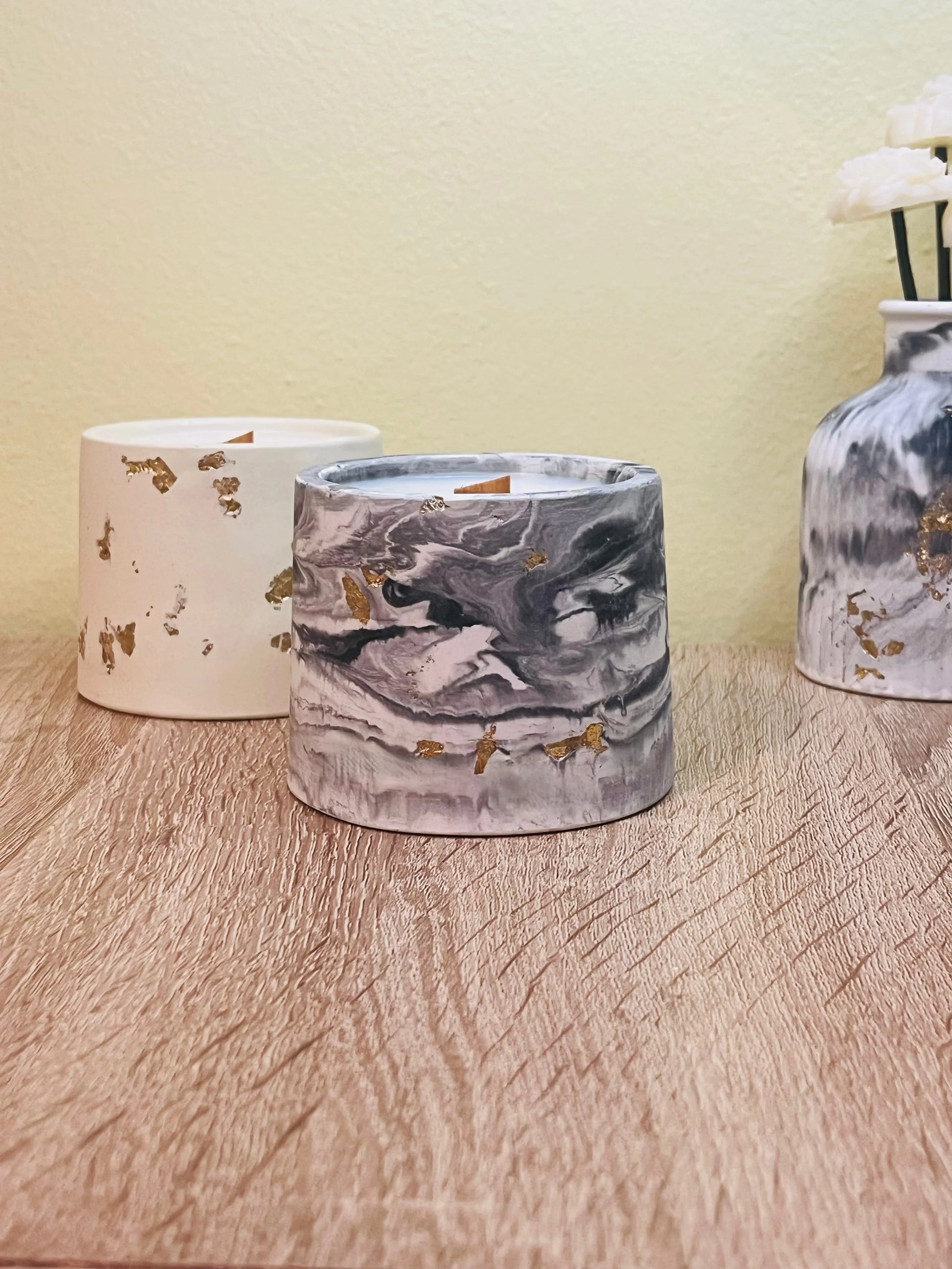 White Black Alba Candle