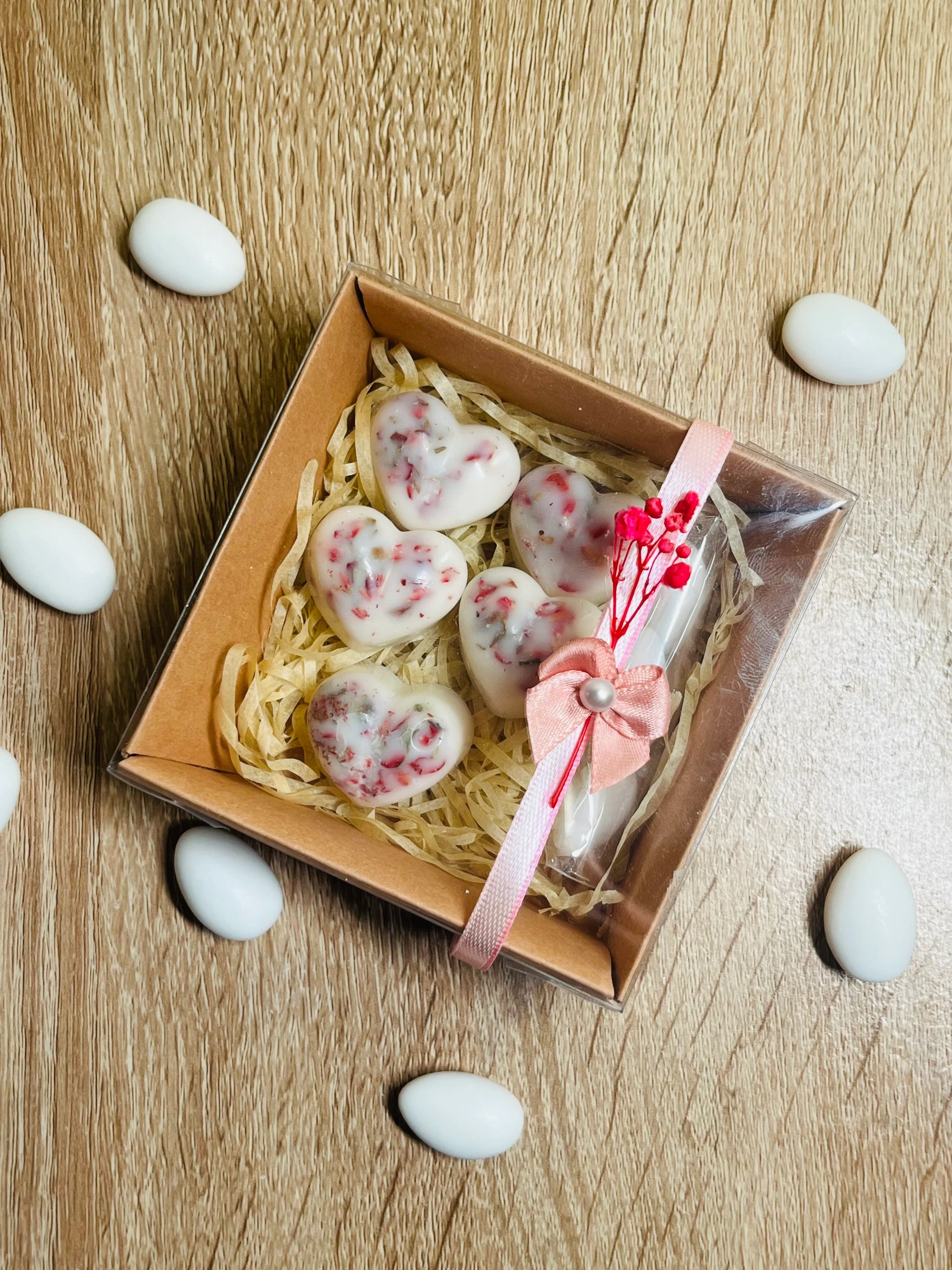 Μπομπονιέρα wax melts καρδιές σε κουτί