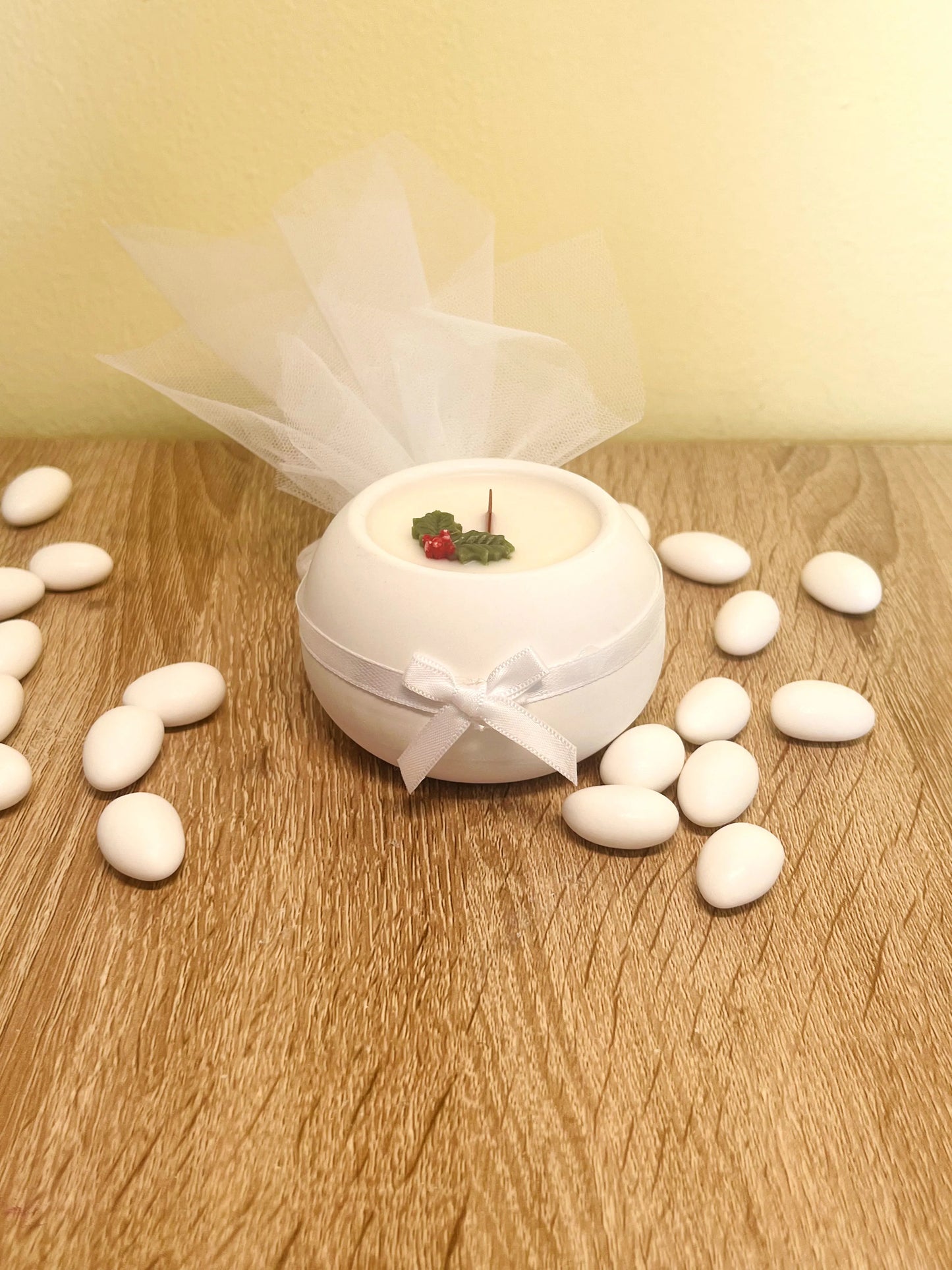 Μπομπονιέρα σε πορσελάνινο βαζάκι με κερί και γκι